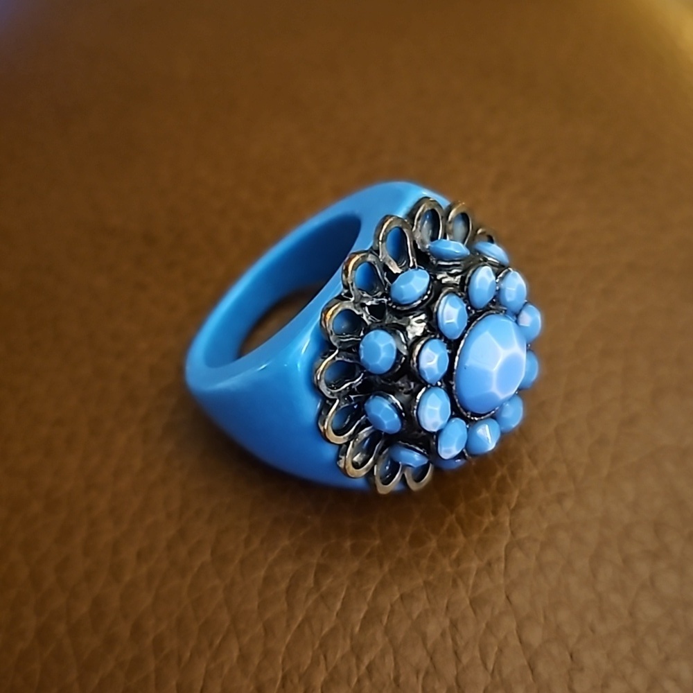 VTG Mid-century Mod Blue Lucite Coquette Flower Ring Size 8 - Picture 5 of 5
